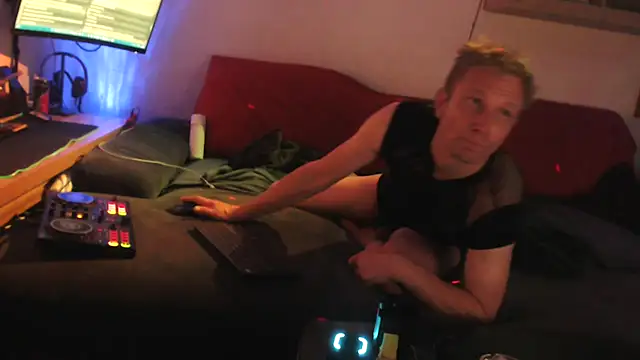 Snapshot of davidgntxxxxx chatting on October 18, 4:42 pm davidgntxxxxx online show from October 18, 4:42 pm