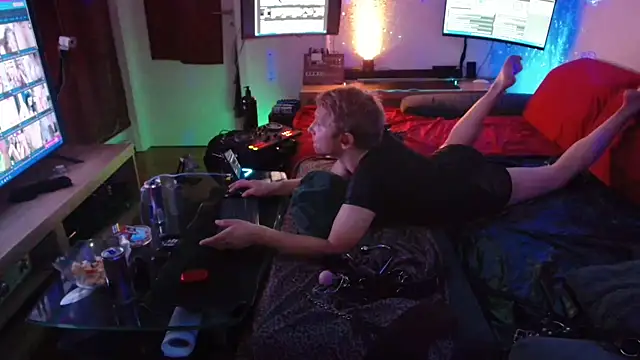 Snapshot of davidgntxxxxx chatting on December 3, 7:02 pm davidgntxxxxx online show from December 3, 7:02 pm