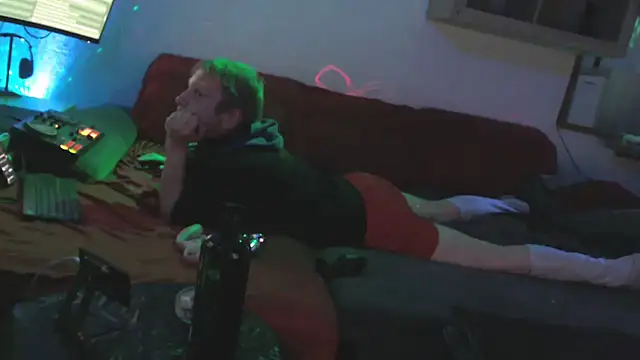 Snapshot of davidgntxxxxx chatting on December 4, 7:02 pm davidgntxxxxx online show from December 4, 7:02 pm