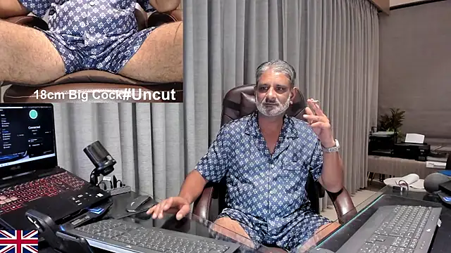 Snapshot of OnlineBossUK chatting on July 2, 7:09 pm OnlineBossUK online show from July 2, 7:09 pm