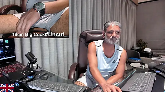 Snapshot of OnlineBossUK chatting on June 20, 8:47 pm OnlineBossUK online show from June 20, 8:47 pm