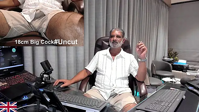 Snapshot of OnlineBossUK chatting on May 29, 6:58 pm OnlineBossUK online show from May 29, 6:58 pm