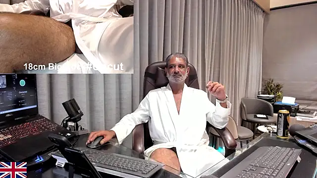 Snapshot of OnlineBossUK chatting on May 23, 4:50 pm OnlineBossUK online show from May 23, 4:50 pm