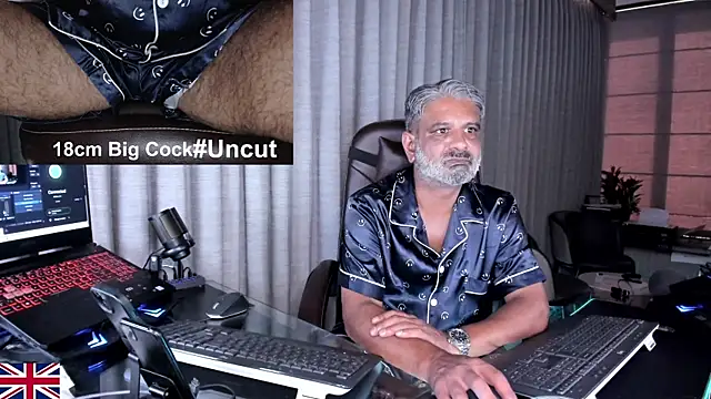 Snapshot of OnlineBossUK chatting on June 7, 11:04 am OnlineBossUK online show from June 7, 11:04 am