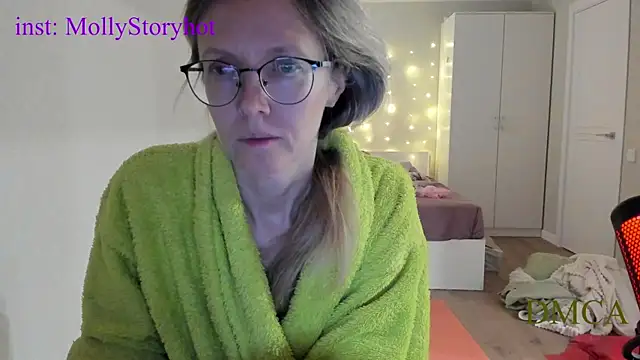 Snapshot of angelmommu chatting on December 23, 4:56 am angelmommu online show from December 23, 4:56 am