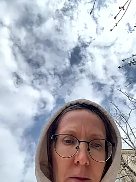 angelmommu online show from April 13, 7:01 am