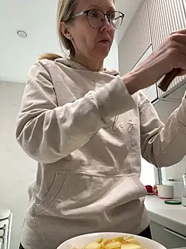 angelmommu online show from March 11, 5:23 am