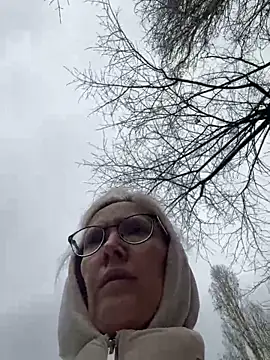 Snapshot of angelmommu chatting on February 17, 7:49 am angelmommu online show from February 17, 7:49 am