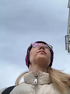 Snapshot of angelmommu chatting on February 21, 7:32 am angelmommu online show from February 21, 7:32 am