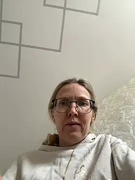 Snapshot of angelmommu chatting on February 12, 9:42 am angelmommu online show from February 12, 9:42 am