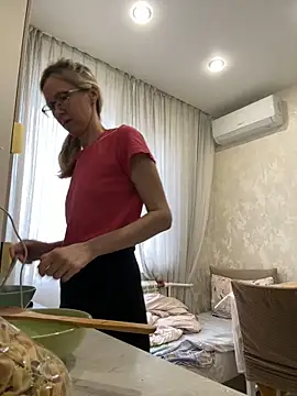 Snapshot of angelmommu chatting on February 20, 7:32 am angelmommu online show from February 20, 7:32 am