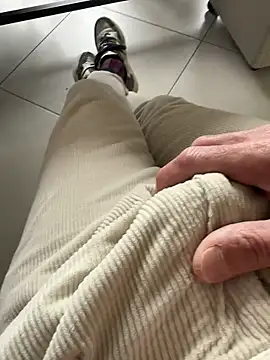 Snapshot of buodiculo chatting on February 28, 10:09 am buodiculo online show from February 28, 10:09 am