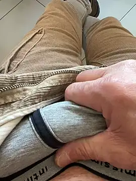 Snapshot of buodiculo chatting on March 5, 1:06 pm buodiculo online show from March 5, 1:06 pm