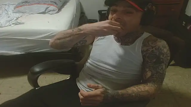 Snapshot of DADDY_KANE8--- chatting on June 25, 10:26 pm DADDY KANE8--- online show from June 25, 10:26 pm