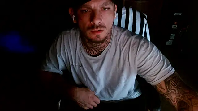 Snapshot of DADDY_KANE8--- chatting on May 13, 5:47 am DADDY KANE8--- online show from May 13, 5:47 am