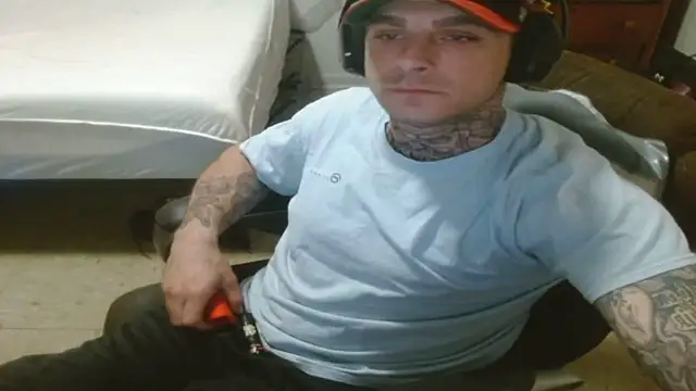 Snapshot of DADDY_KANE8--- chatting on July 5, 9:10 pm DADDY KANE8--- online show from July 5, 9:10 pm