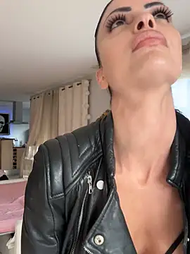 Snapshot of Helena_Karel chatting on January 19, 3:42 pm Helena Karel online show from January 19, 3:42 pm