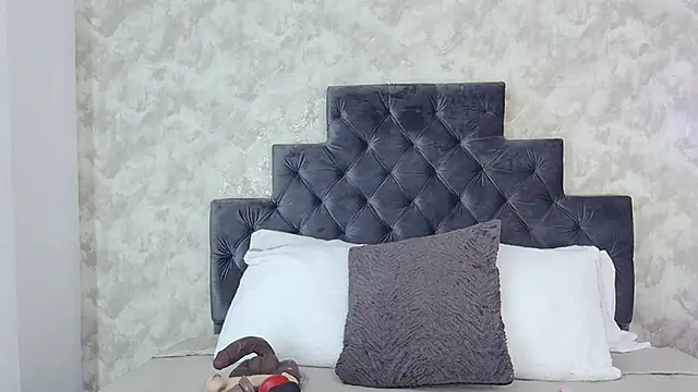 elizabeth coleman online show from April 5, 10:05 pm