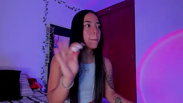 little kayla  online show from January 8, 11:33 pm