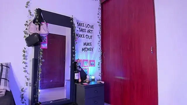 little kayla  online show from April 16, 12:44 am