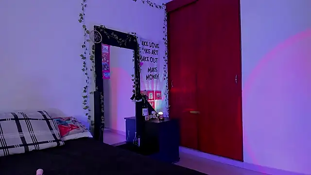 Snapshot of little_kayla_ chatting on December 16, 7:29 pm little kayla online show from December 16, 7:29 pm