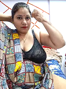 Snapshot of MOM-SUN-COUPLE chatting on February 15, 9:27 am MOM-SUN-COUPLE online show from February 15, 9:27 am