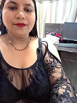 Snapshot of MOM-SUN-COUPLE chatting on June 18, 8:13 am MOM-SUN-COUPLE online show from June 18, 8:13 am