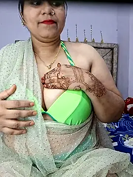 Snapshot of MOM-SUN-COUPLE chatting on February 11, 4:13 pm MOM-SUN-COUPLE online show from February 11, 4:13 pm