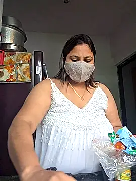 Snapshot of MOM-SUN-COUPLE chatting on October 5, 10:28 am MOM-SUN-COUPLE online show from October 5, 10:28 am