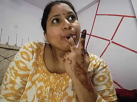 Snapshot of MOM-SUN-COUPLE chatting on March 4, 8:49 pm MOM-SUN-COUPLE online show from March 4, 8:49 pm