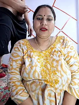 Snapshot of MOM-SUN-COUPLE chatting on March 7, 6:11 pm MOM-SUN-COUPLE online show from March 7, 6:11 pm