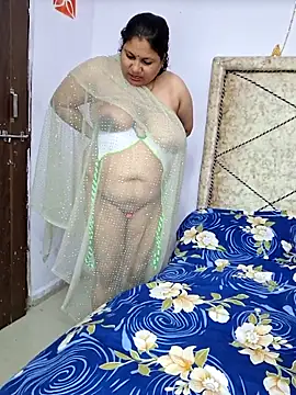 Snapshot of MOM-SUN-COUPLE chatting on February 11, 8:10 pm MOM-SUN-COUPLE online show from February 11, 8:10 pm