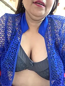 MOM-SUN-COUPLE online show from May 12, 9:15 am