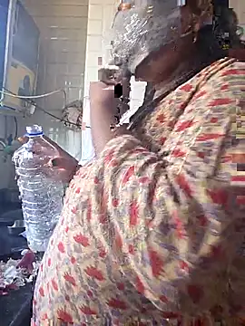 MOM-SUN-COUPLE online show from March 31, 6:48 am