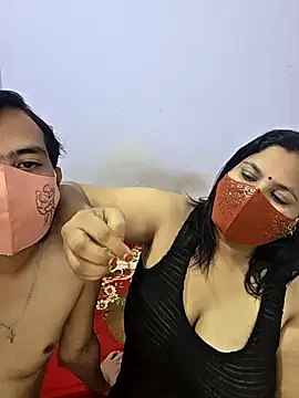 Snapshot of MOM-SUN-COUPLE chatting on September 9, 9:08 am MOM-SUN-COUPLE online show from September 9, 9:08 am