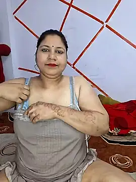 Snapshot of MOM-SUN-COUPLE chatting on February 5, 9:57 am MOM-SUN-COUPLE online show from February 5, 9:57 am