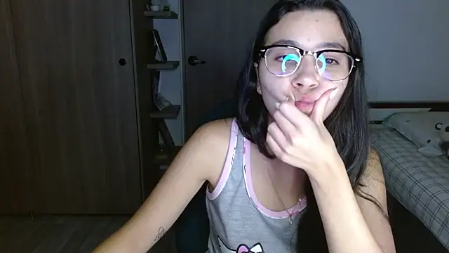 mia  lopez  online show from April 3, 4:19 am