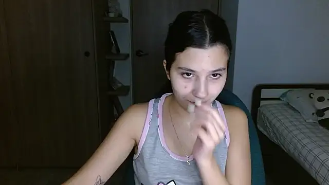 mia  lopez  online show from April 2, 4:08 am