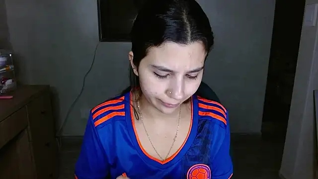 Snapshot of mia__lopez_ chatting on June 18, 4:33 am mia lopez online show from June 18, 4:33 am