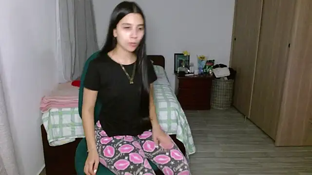 mia  lopez  online show from September 22, 3:45 am