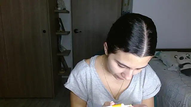 mia  lopez  online show from March 25, 3:39 am