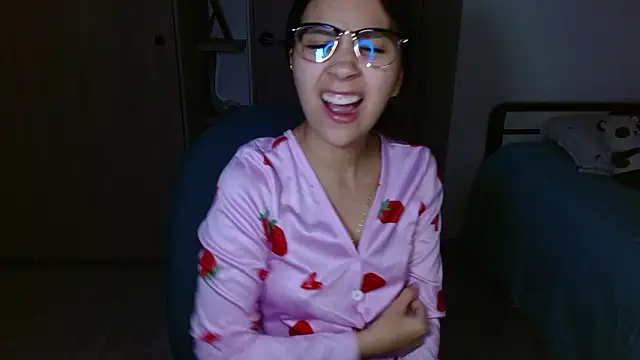 Snapshot of mia__lopez_ chatting on February 25, 12:44 am mia lopez online show from February 25, 12:44 am