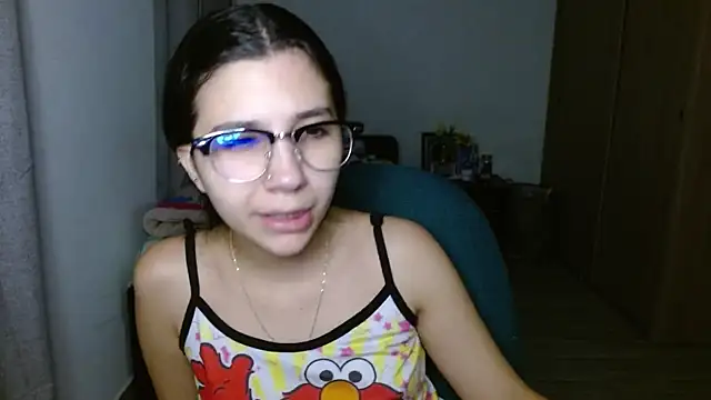 Snapshot of mia__lopez_ chatting on October 22, 12:54 am mia lopez online show from October 22, 12:54 am