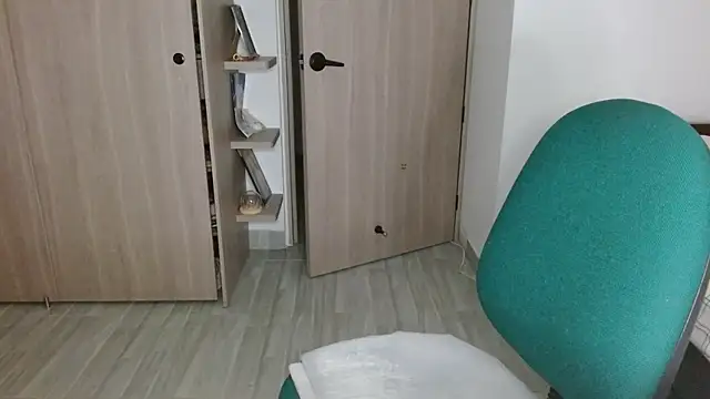 mia  lopez  online show from April 9, 4:14 am