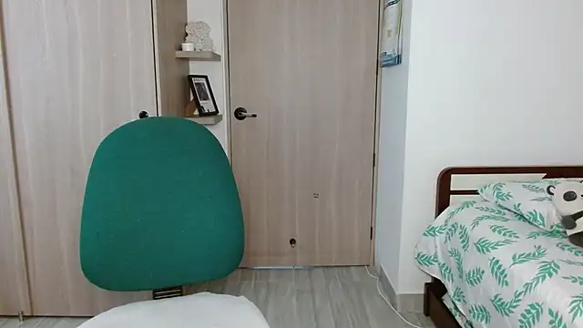 Snapshot of mia__lopez_ chatting on December 4, 1:37 am mia lopez online show from December 4, 1:37 am