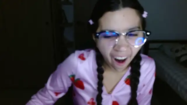 mia  lopez  online show from April 5, 1:12 am