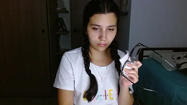 Snapshot of mia__lopez_ chatting on February 4, 4:07 am mia lopez online show from February 4, 4:07 am