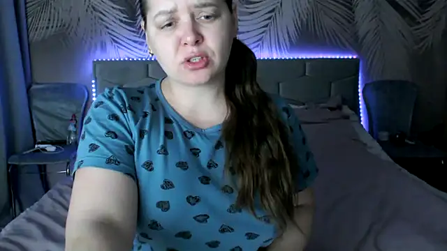 uliastar online show from February 23, 7:09 am