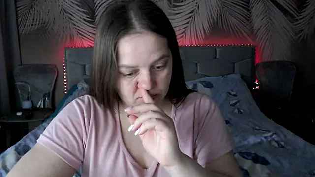 uliastar online show from April 15, 5:13 am