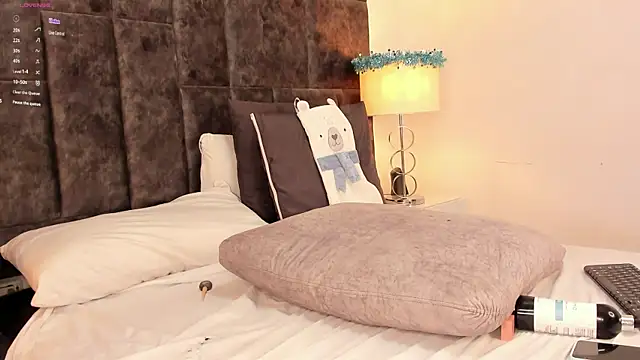 Petit-Rosse online show from December 22, 1:34 am